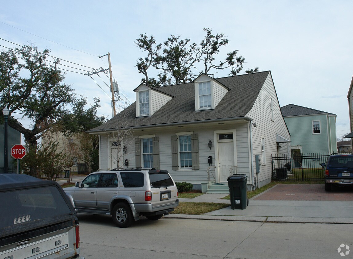 Building Photo - 763 St Mary Dr