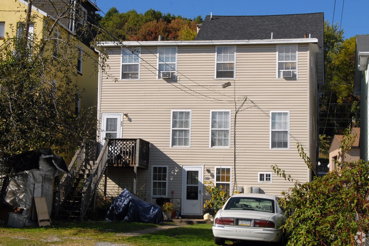 Building Photo - 402 W Lincoln Hwy