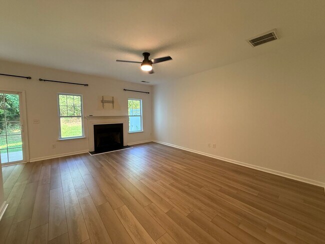 Building Photo - 3- Bedroom Corner Townhome In University City w/ Garage