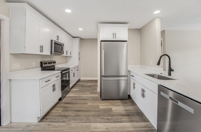 Building Photo - 2636 Mockingbird Vlg