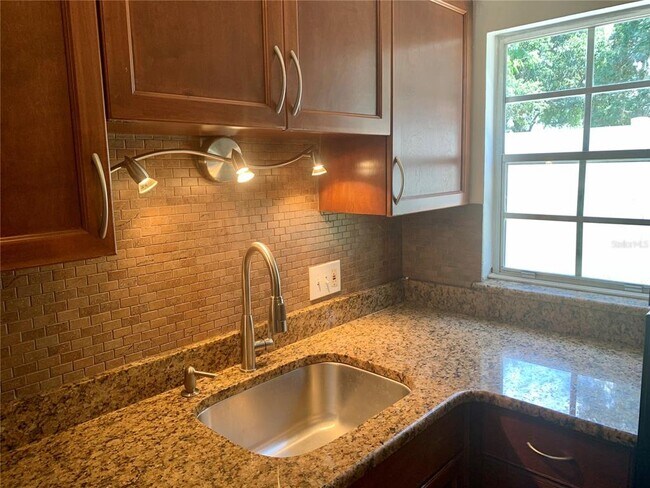 Foto del edificio - 525 Conway Rd