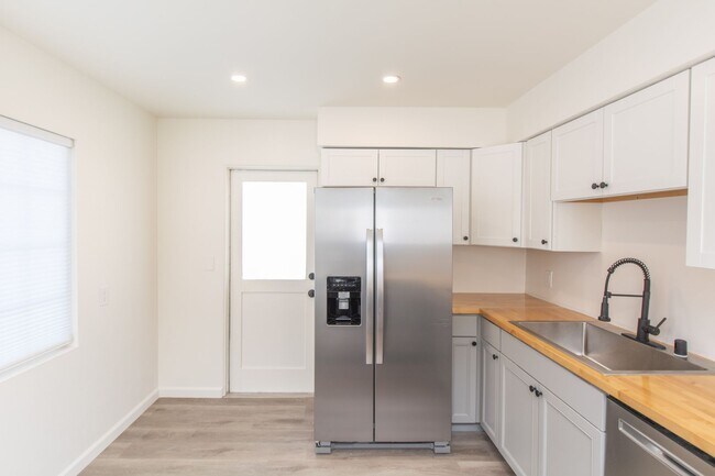 Foto del edificio - 4BR/2BA Home with Modern Updates/Private Y...