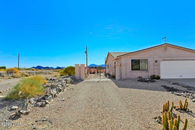 Building Photo - Private Casita