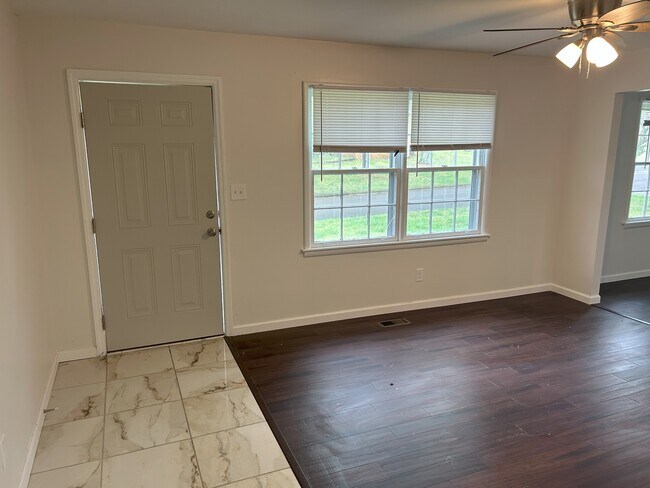 Foto del edificio - 2620 Thornhill Rd NW