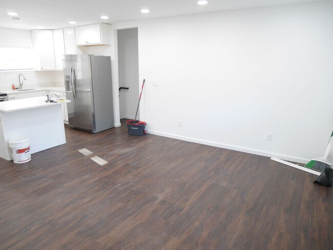 Building Photo - Renovated Single Family Home- Middle River...