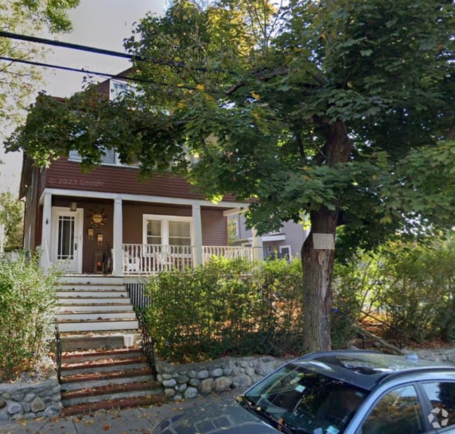 Building Photo - 136 Walden St