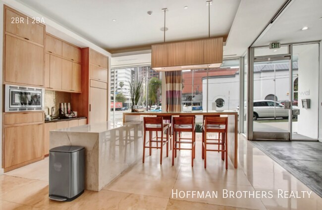 Foto del edificio - 1168 S Barrington Ave