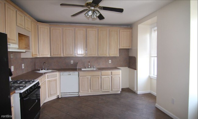 Building Photo - 3315 Palisade Ave
