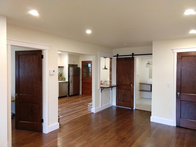 Building Photo - 5 Warren St