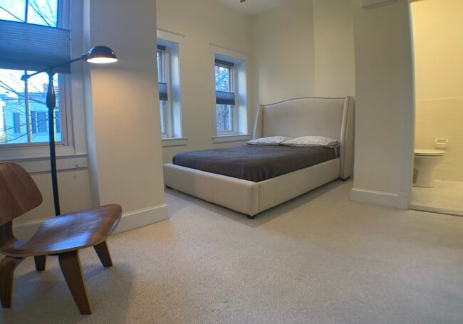 Master Bedroom with ensuite - 1524 Caroline St NW