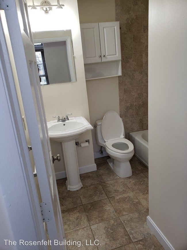 Building Photo - 5-9 Central St