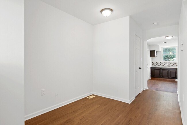 Foto del edificio - Coming Soon! Spacious 3 Bedroom, 1.5 Bath ...