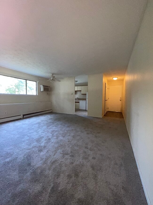 Building Photo - 343 Oakland St