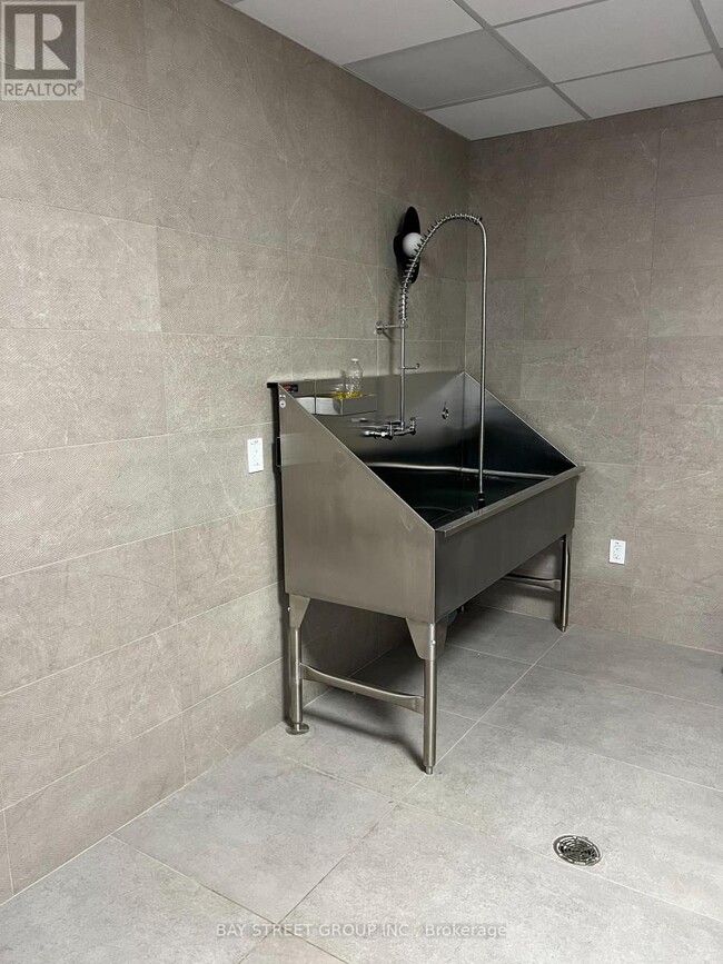 Building Photo - 3220 William Coltson Ave