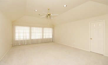 Building Photo - 7502 Holly Ct Estates Dr