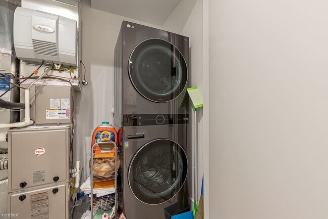 Foto del edificio - 2 br, 2 bath Condo - 1701 W Webster Ave