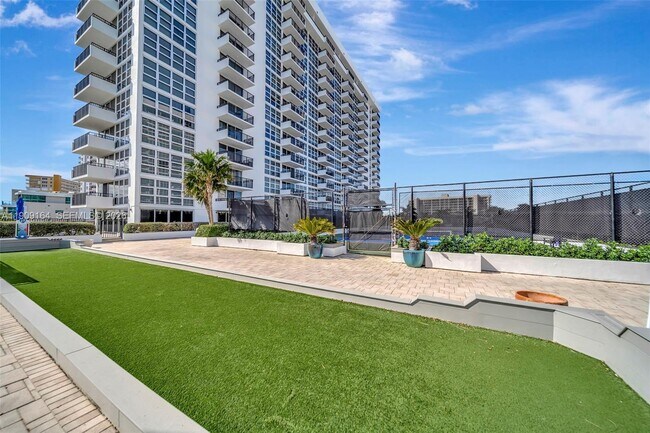 Foto del edificio - 531 N Ocean Blvd