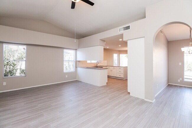 Foto del edificio - 8014 W Aster Dr