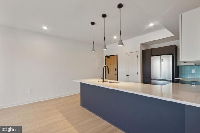 Building Photo - 1775 N American St