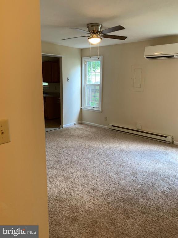 Building Photo - 1605 Charles St