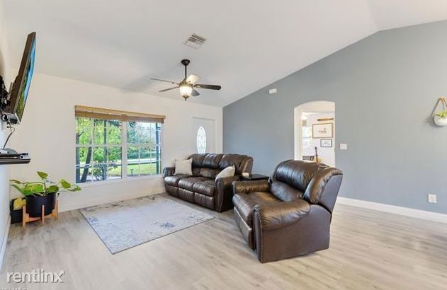 3 br, 2 bath House - 6140 Laurelwood Drive... - 4