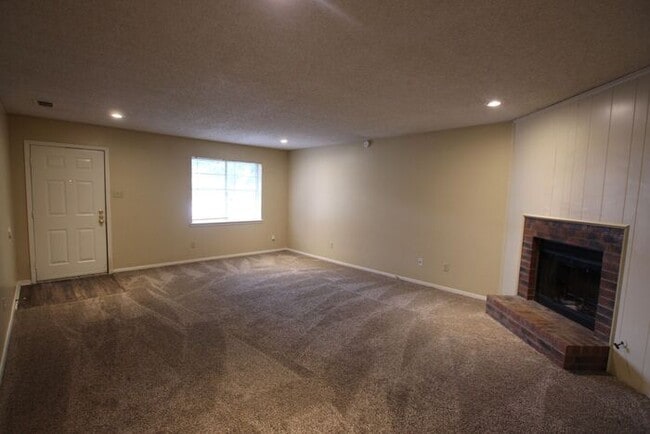 Building Photo - Adorable 3 Bedroom Duplex in Tyler