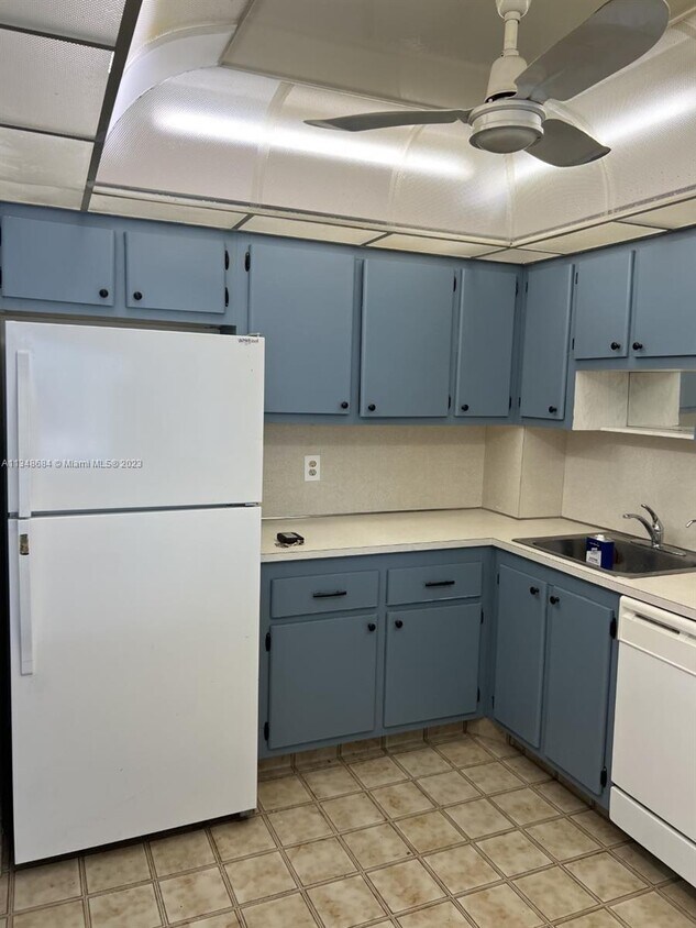 16851 NE 23rd Ave Unit A306, North Miami Beach, FL 33160 Room for