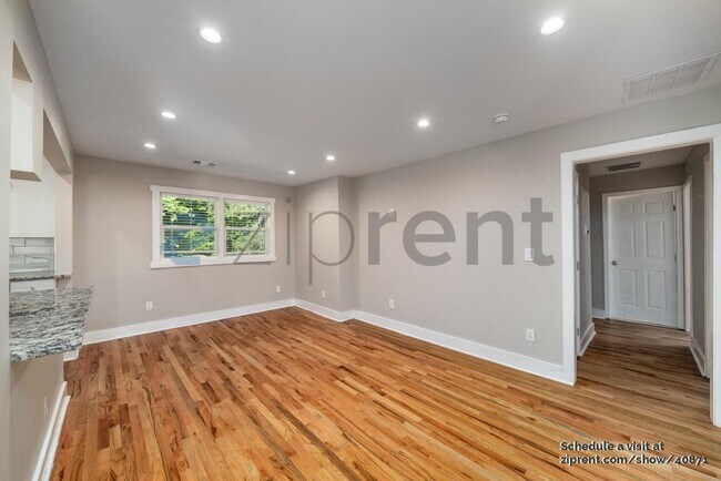 Foto del edificio - 446 Waterford Rd NW