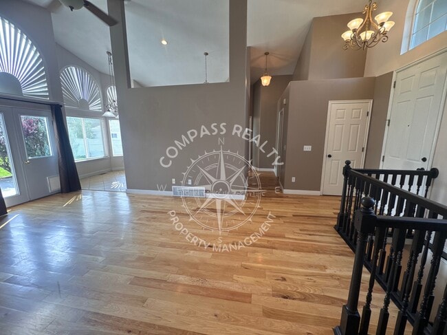 Building Photo - 372 Angus Cove