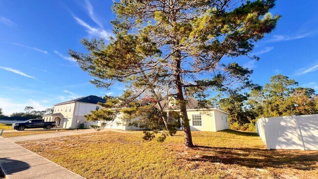 Building Photo - AMAZING 3 Bedroom, 2 Bathroom Home in Deltona!!