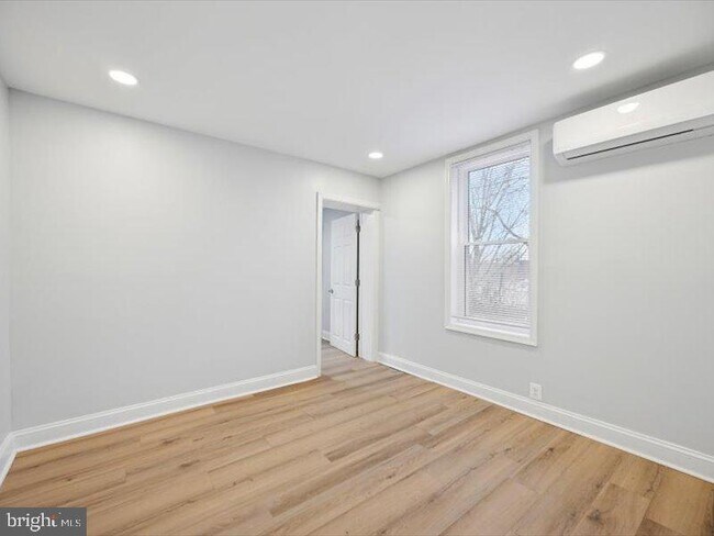 Building Photo - 2253 N Delhi St