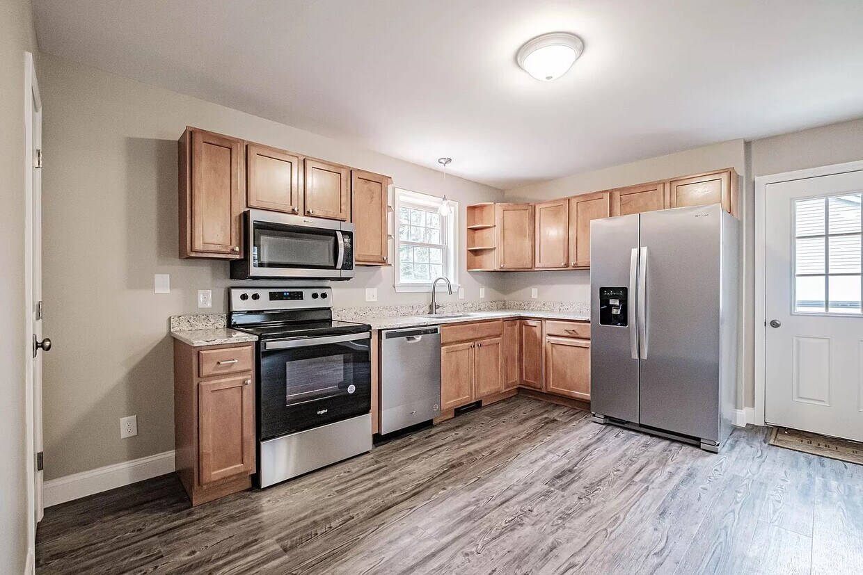 14 Hemlock Dr, Topsham, ME 04086 House Rental in Topsham, ME