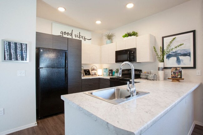 Kitchen - San Vicente Townhomes