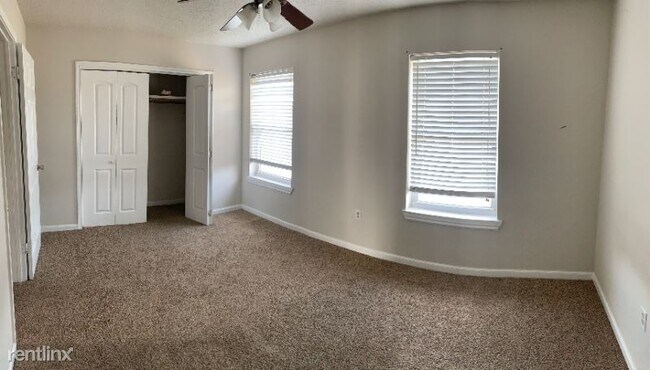 Building Photo - 40468 W Hernandez Ave