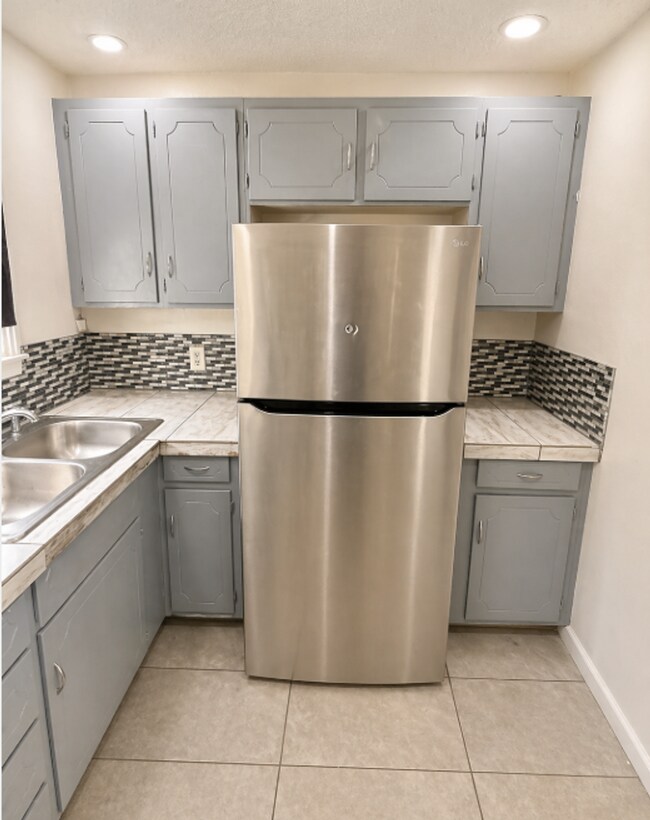 Building Photo - AVAILABLE NOW; APPLY AT OUR WEBSITE TODAY