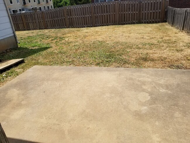 Foto del edificio - Available Now! Large spacious 3 bedroom 2 ...