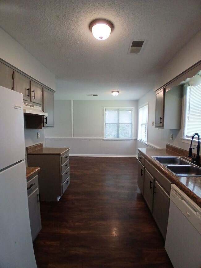 Foto del edificio - Charming 3-bedrrom 2 bath home - Raleigh