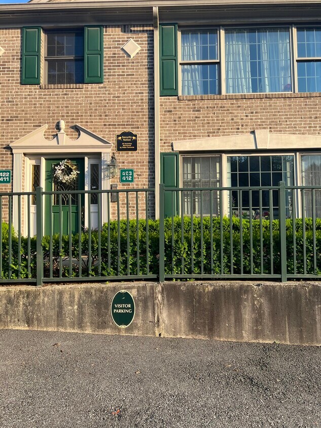 Primary Photo - 423 Laurel Brook Rd