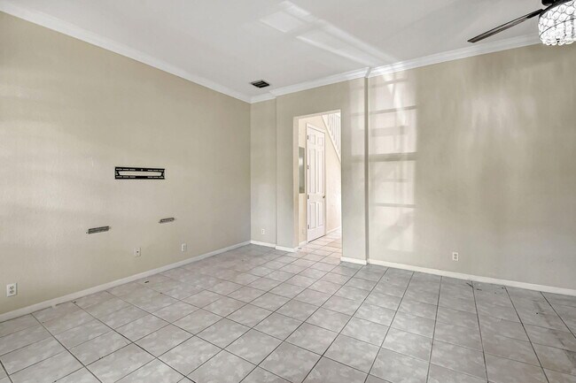 Foto del edificio - 608 NW 25th Ave