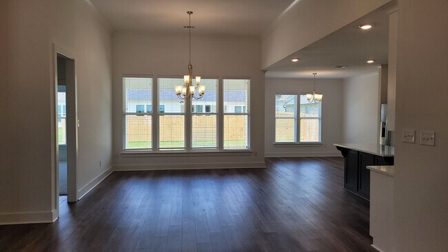 Foto del edificio - Beautiful 3 bedroom home plus office!