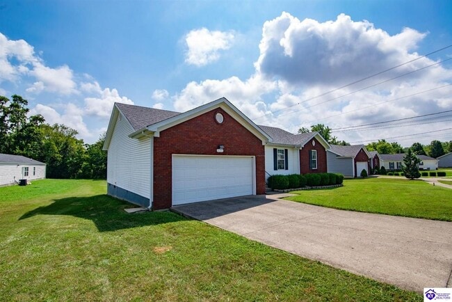 Building Photo - 520 University Dr