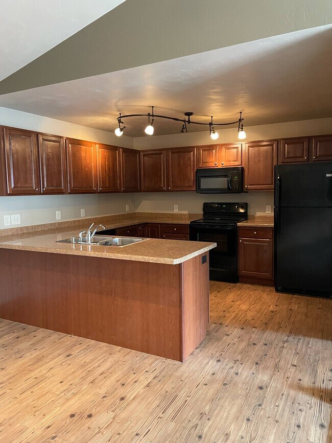 Building Photo - 3115 W Glenpark Dr