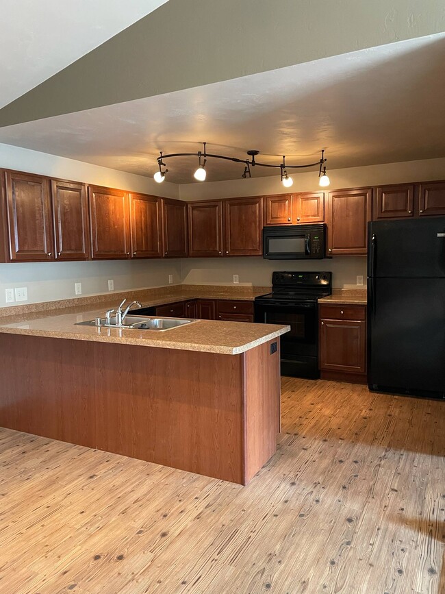 Building Photo - 3115 W Glenpark Dr