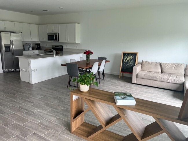 Foto del edificio - 4343 Hammock Grove Dr