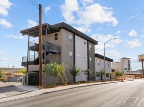 Building Photo - 524 N 7th St