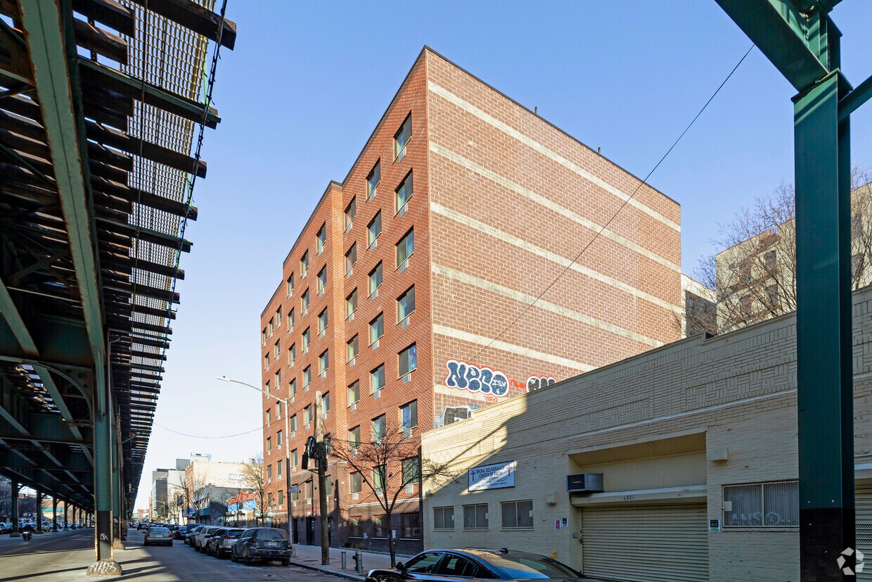 Foto principal - 1318 Southern Blvd