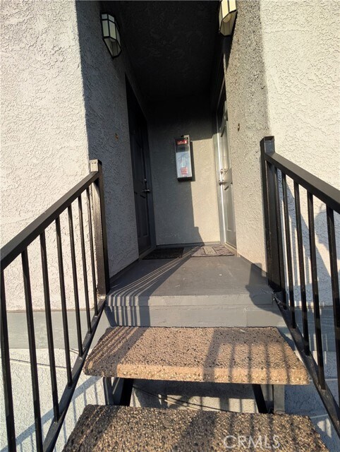 Building Photo - 845 W Olive Ave