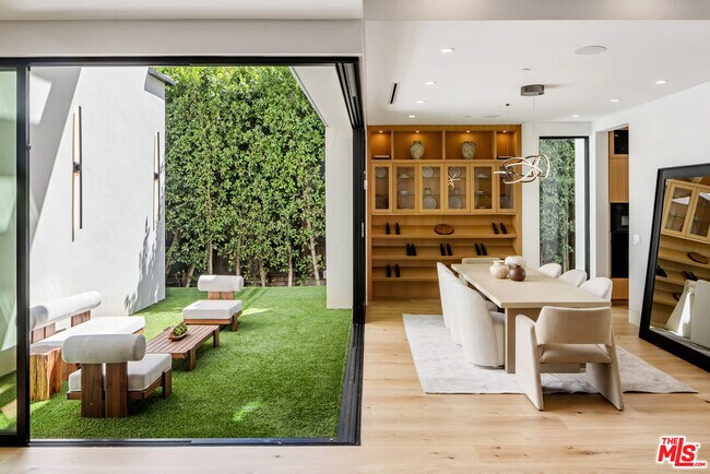 Foto del edificio - 14822 Hesby St