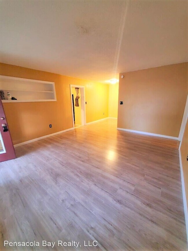 Building Photo - 3 br, 1 bath House - 603 E. Fairfield Dr