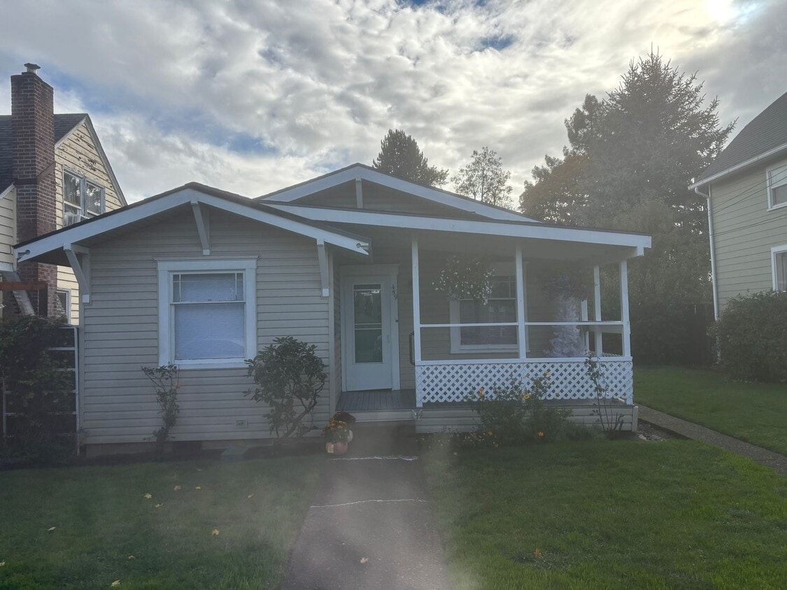 Primary Photo - 2 Bedroom 1 Bath single family home